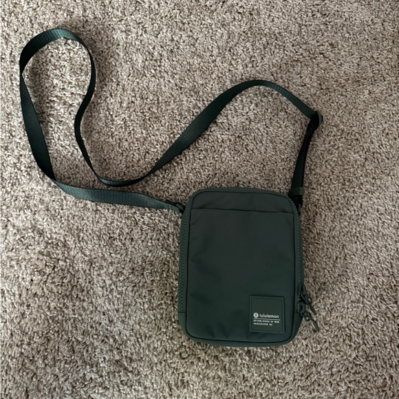 Lululemon Easy Access Crossbody Bag - Picture 1 of 2